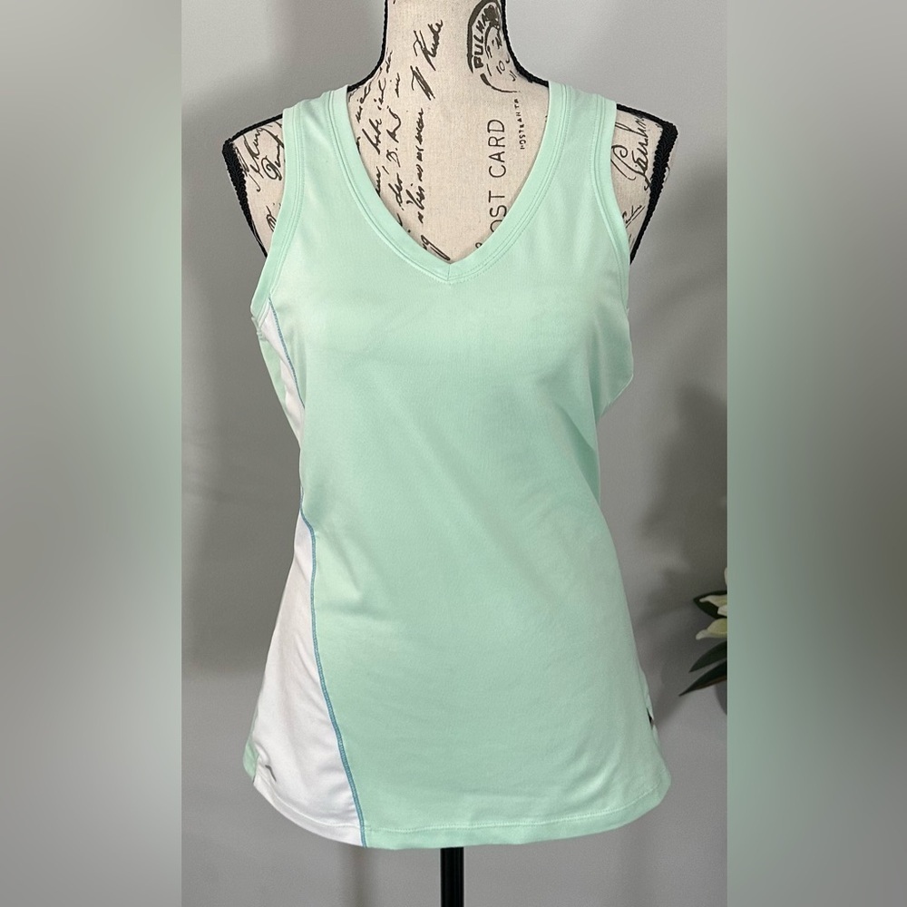 ALO Yoga Green Fitted Tank Top 💚🤍 - Picture 11 of 13